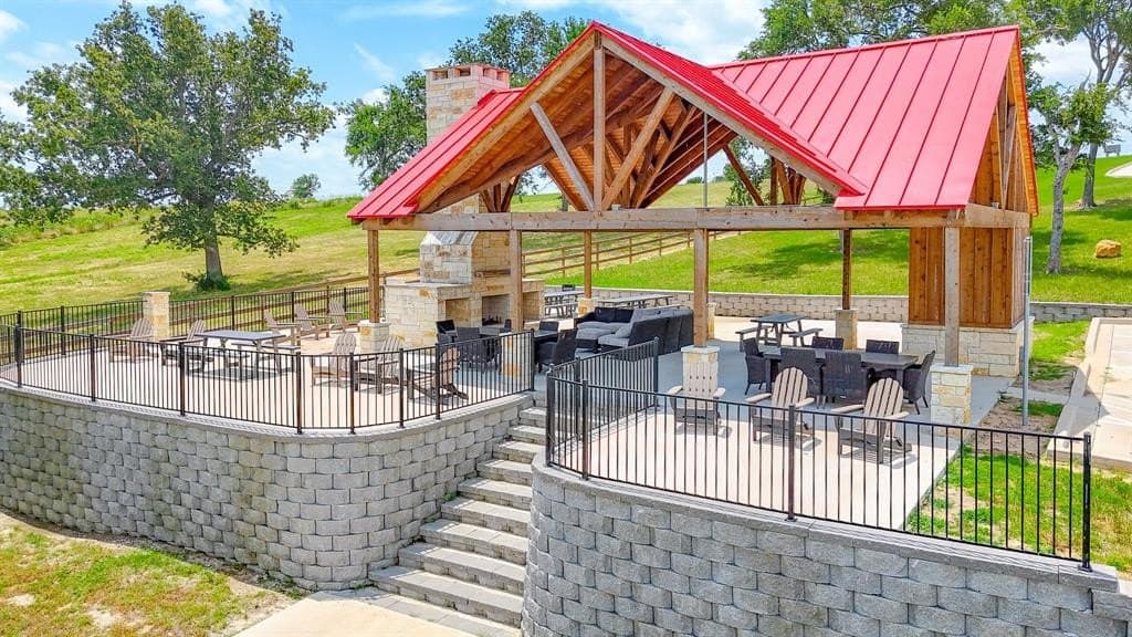 1.06 acres in Navarro County gallery image 3