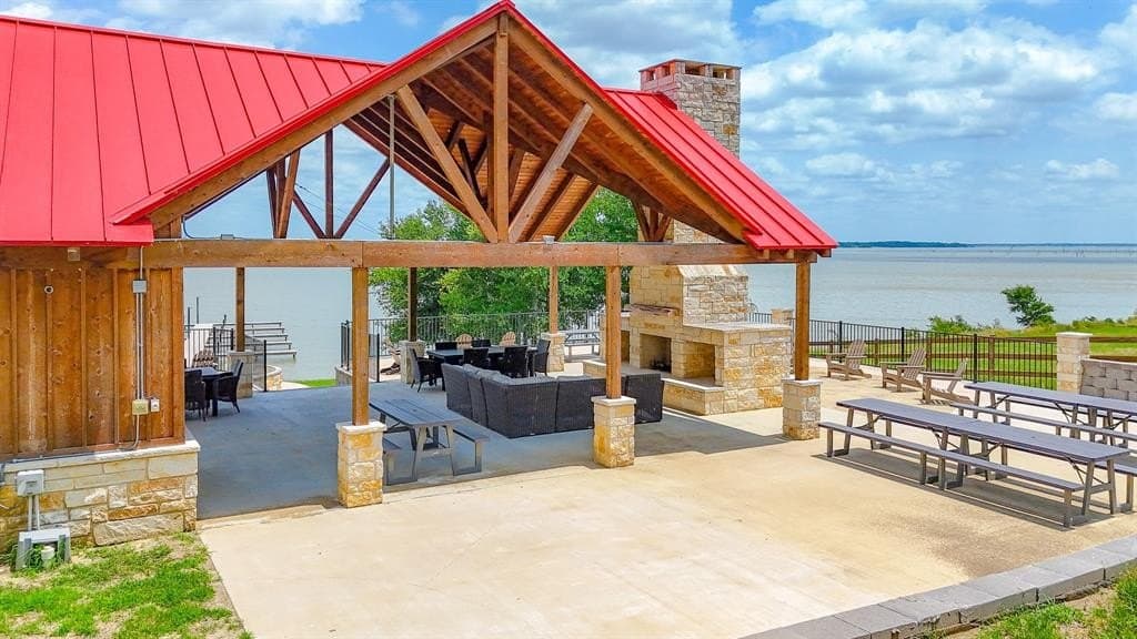 1.06 acres in Navarro County