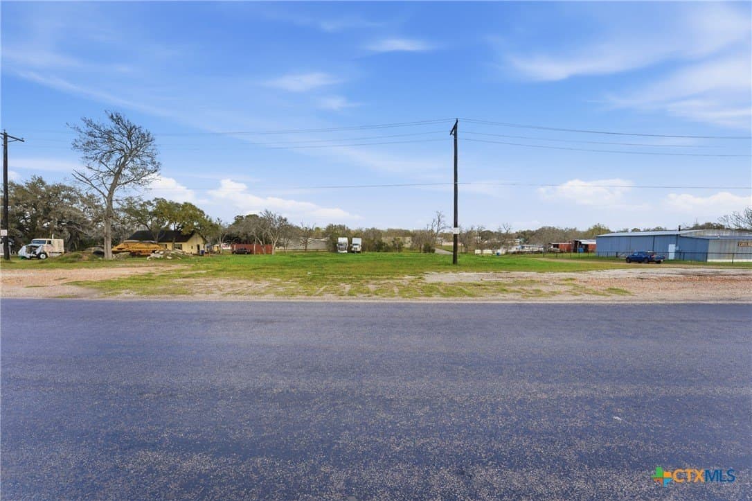 0.45 acres in DeWitt County - photo 4