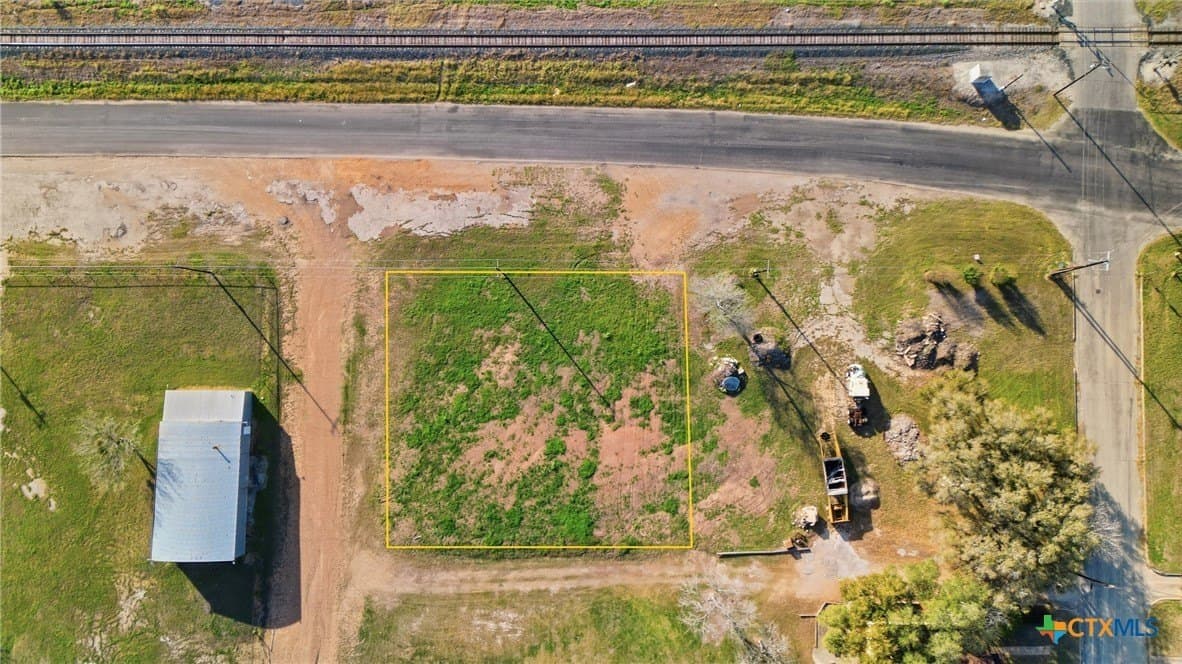 0.45 acres in DeWitt County - photo 2