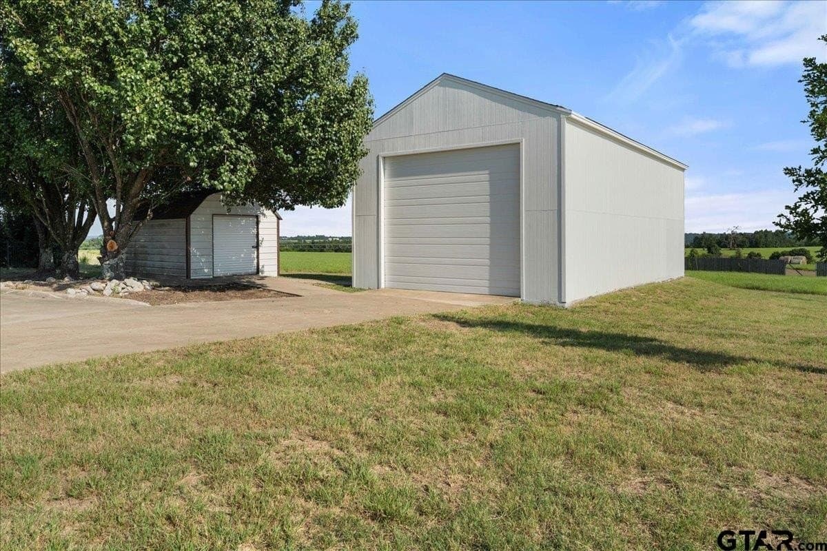 237.5 acres in Smith County gallery image 3