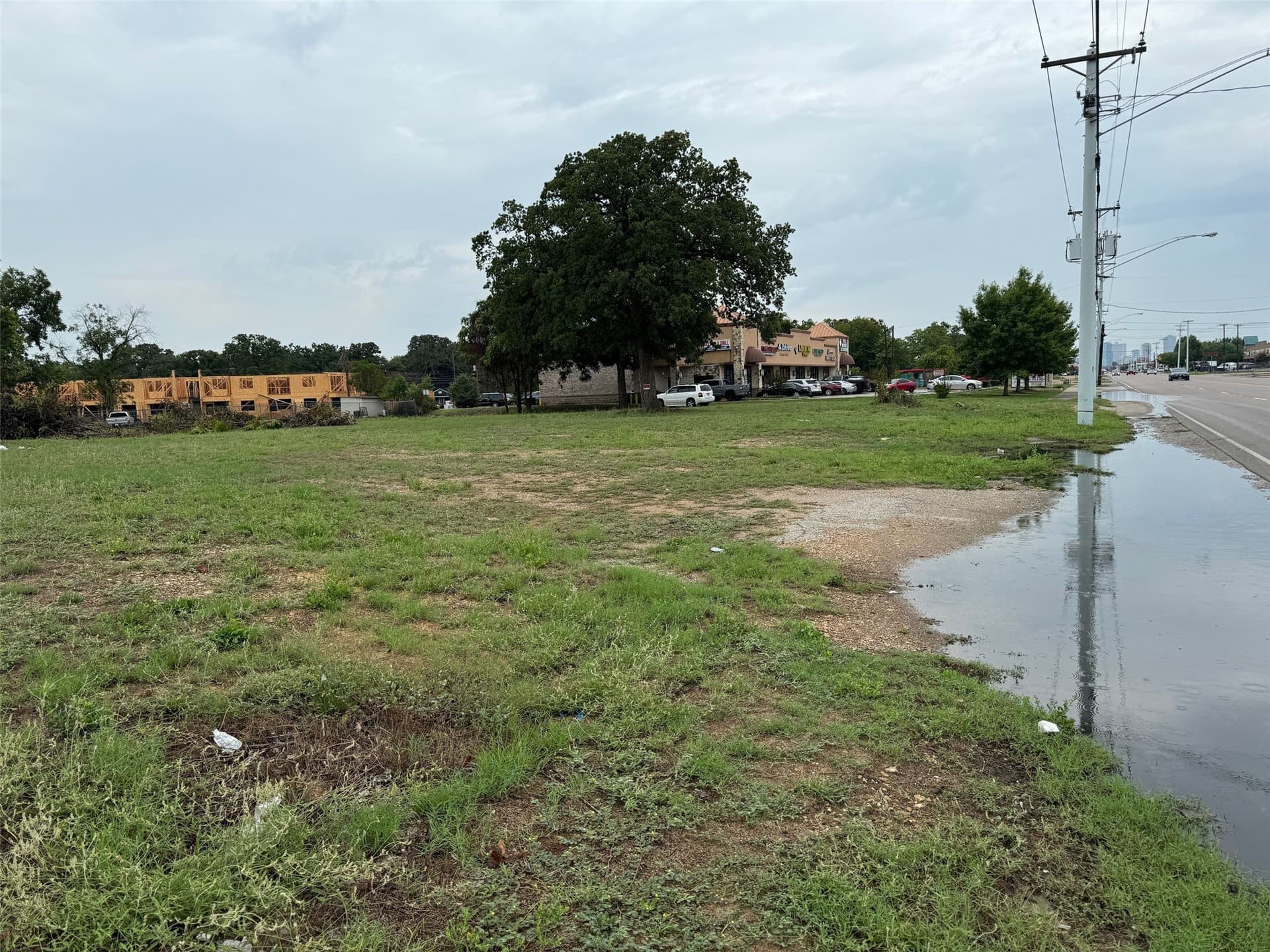 0.79 acres in Tarrant County - photo 4