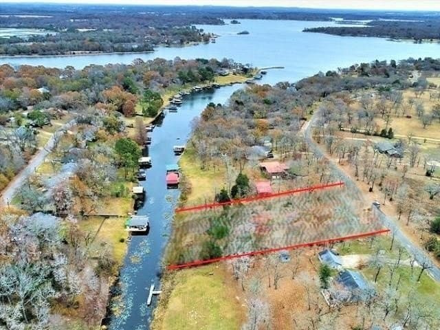 1.32 acres in Henderson County