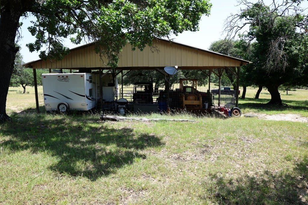 100 acres in Kerr County - photo 8