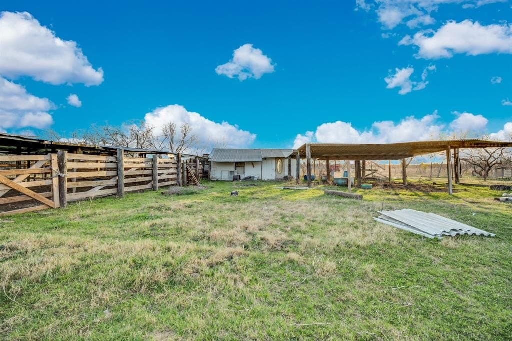 10.1 acres in Navarro County gallery image 4