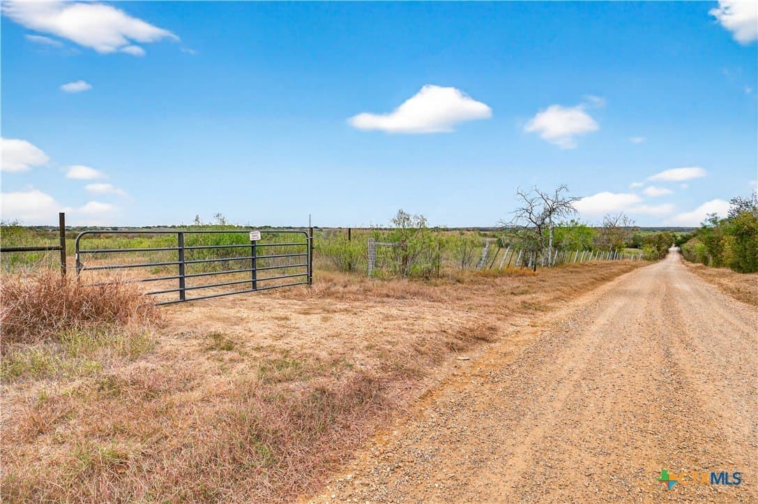11 acres in Gonzales County