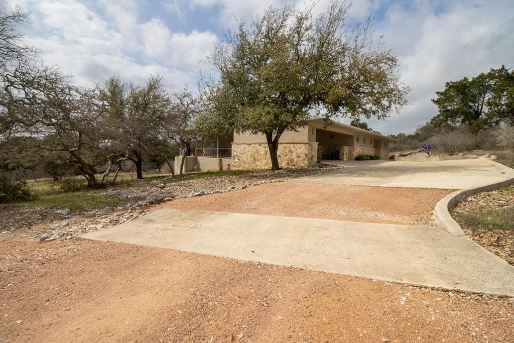 28.09 acres in Kerr County