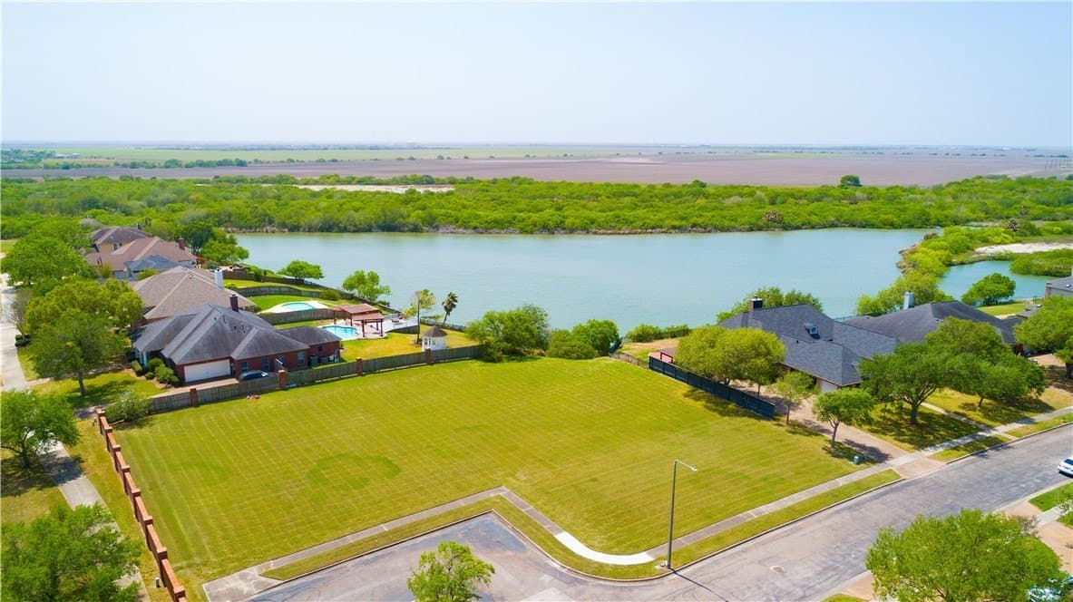 0.83 acres in Nueces County - photo 10