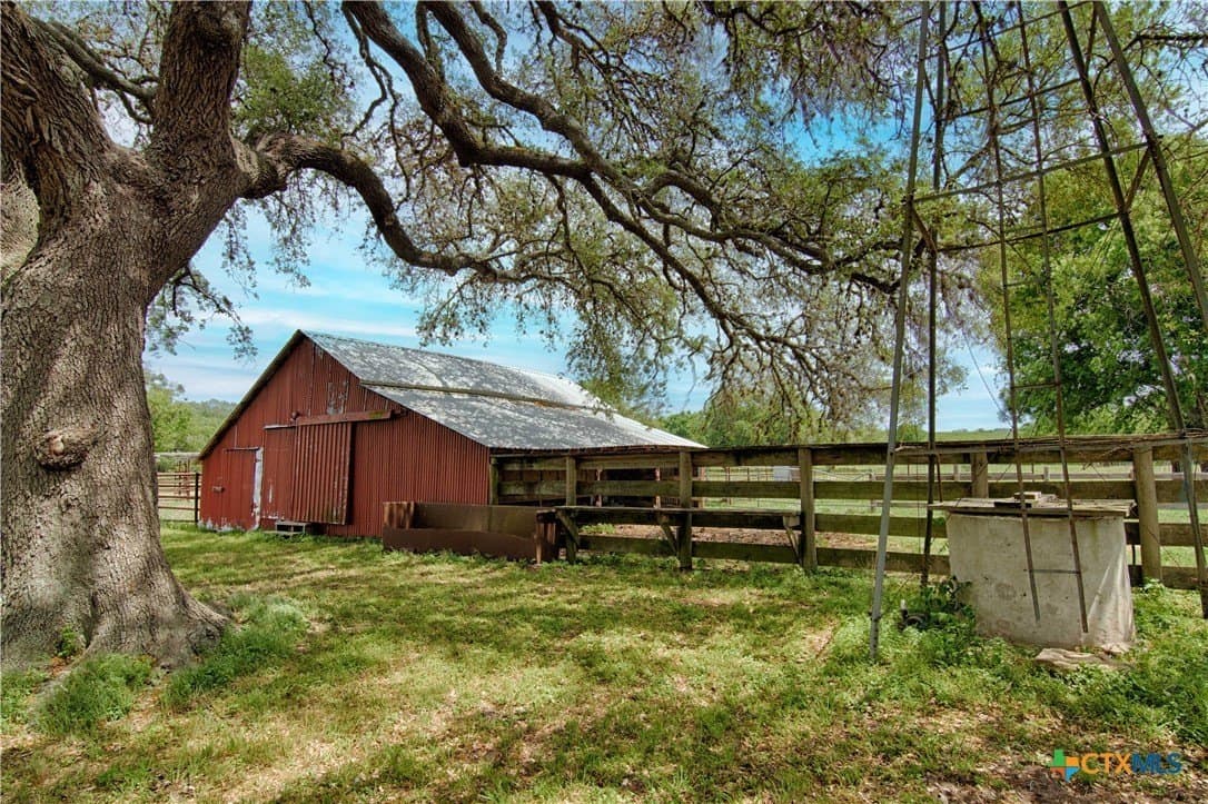37.76 acres in Lavaca County gallery image 4