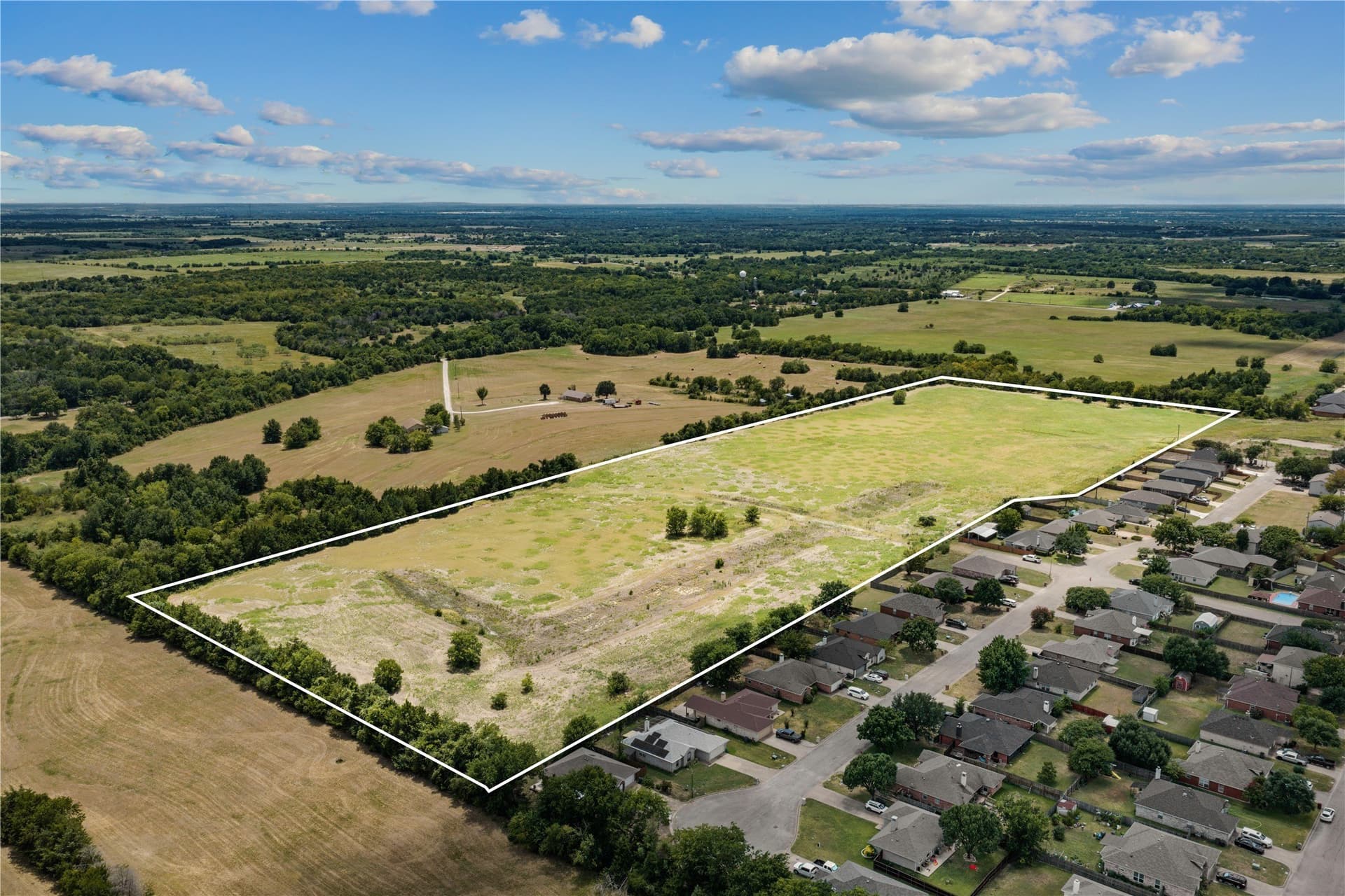 23.6 acres in Navarro County