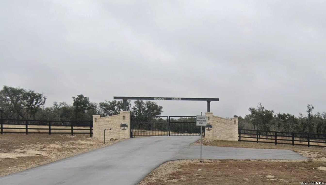10.01 acres in Kerr County gallery image 2