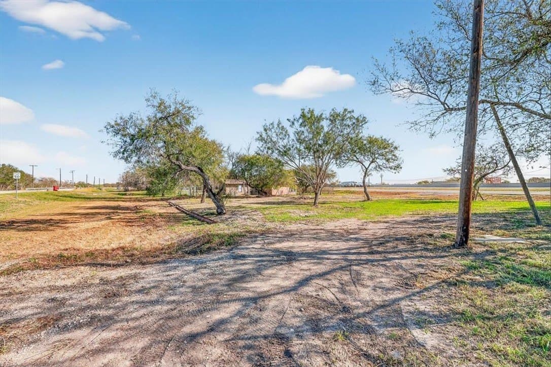 72,702 acres in Nueces County - photo 25