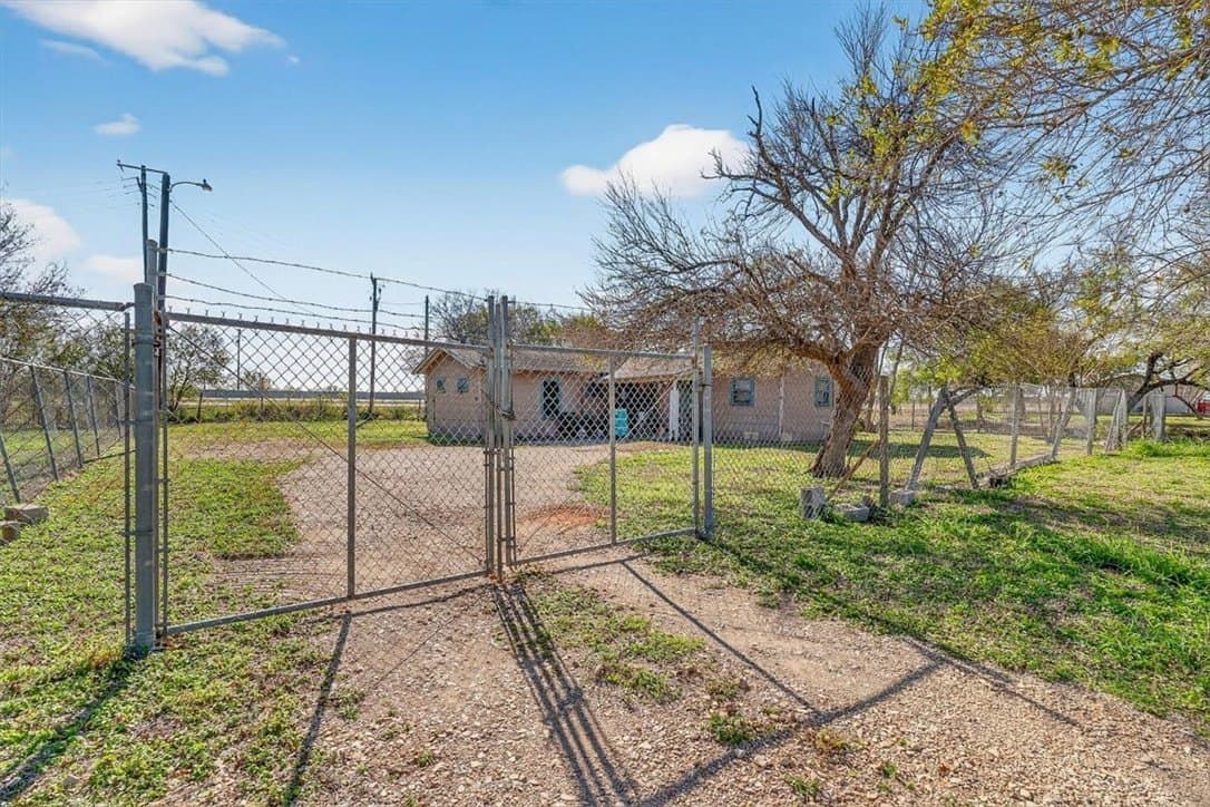 72,702 acres in Nueces County - photo 16