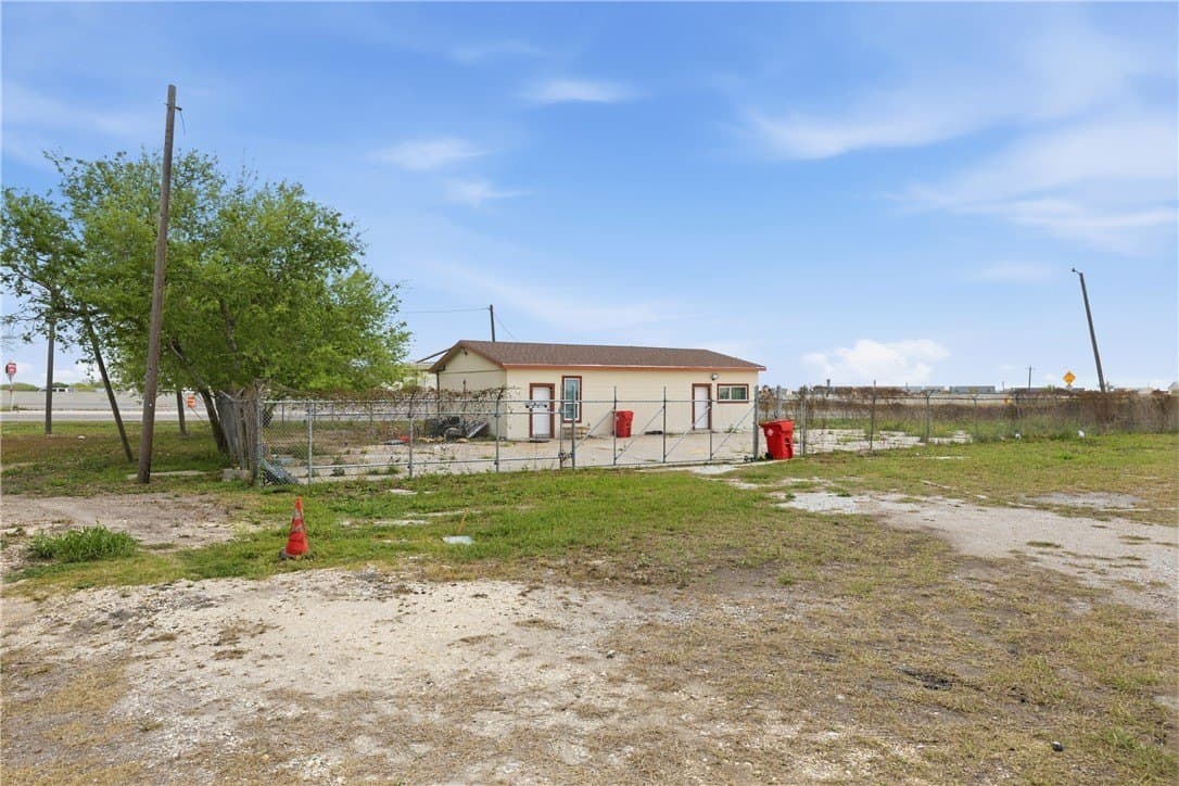 72,702 acres in Nueces County - photo 2