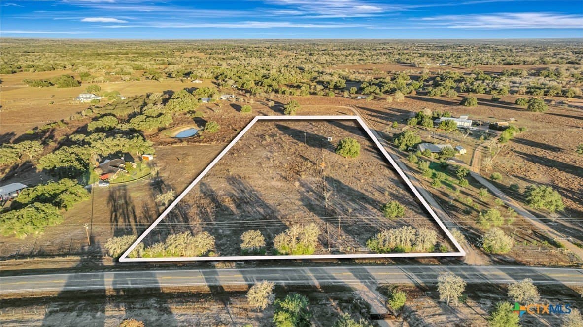 6.9 acres in DeWitt County gallery image 2