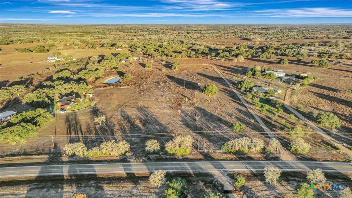 6.9 acres in DeWitt County