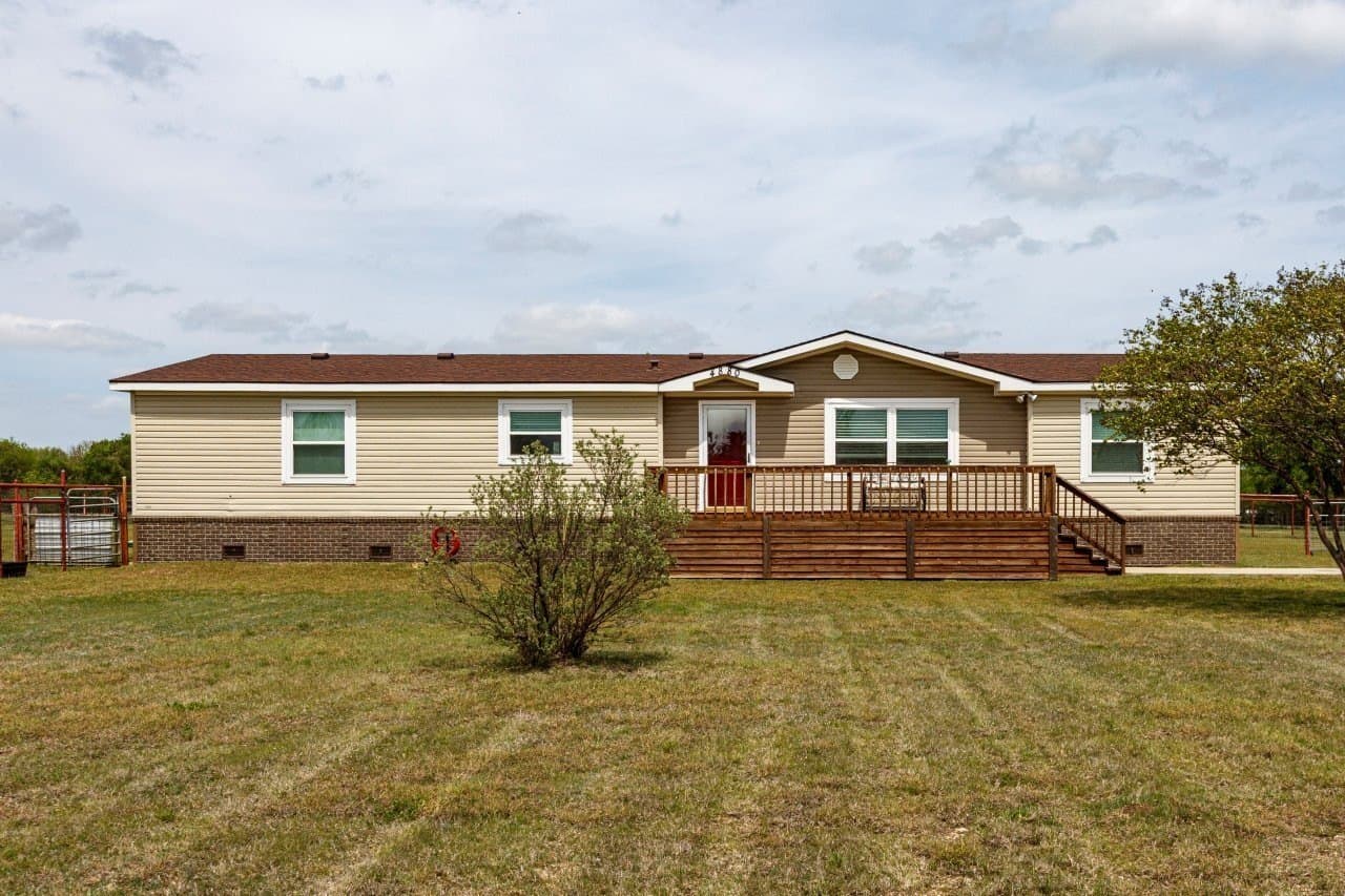 10.01 acres in Ellis County - photo 2