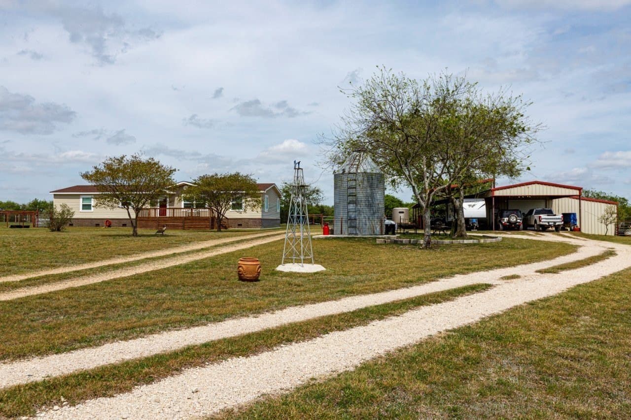 10.01 acres in Ellis County