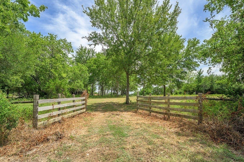 21.6 acres in Fayette County