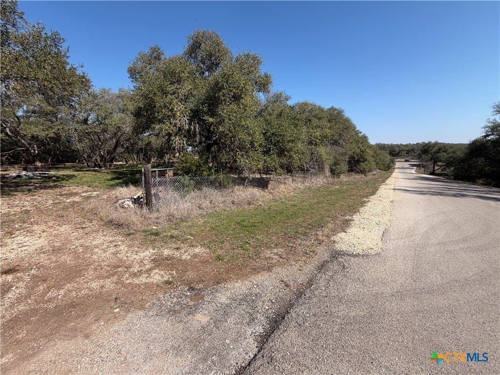2.8 acres in Comal County gallery image 4