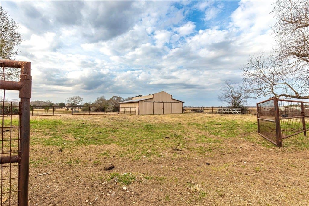 33.5 acres in AUSTIN County - photo 8