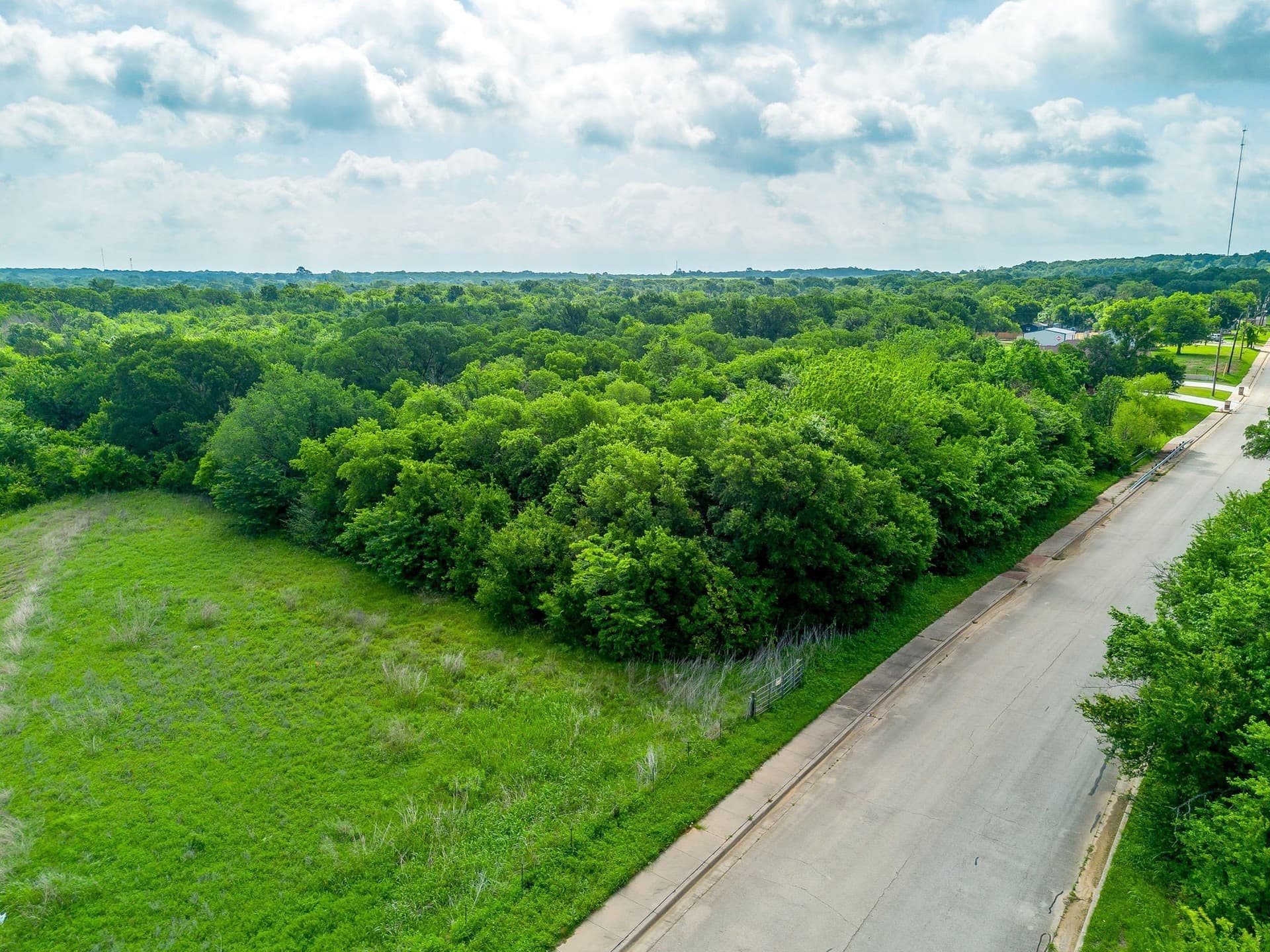 1 acres in Johnson County gallery image 3