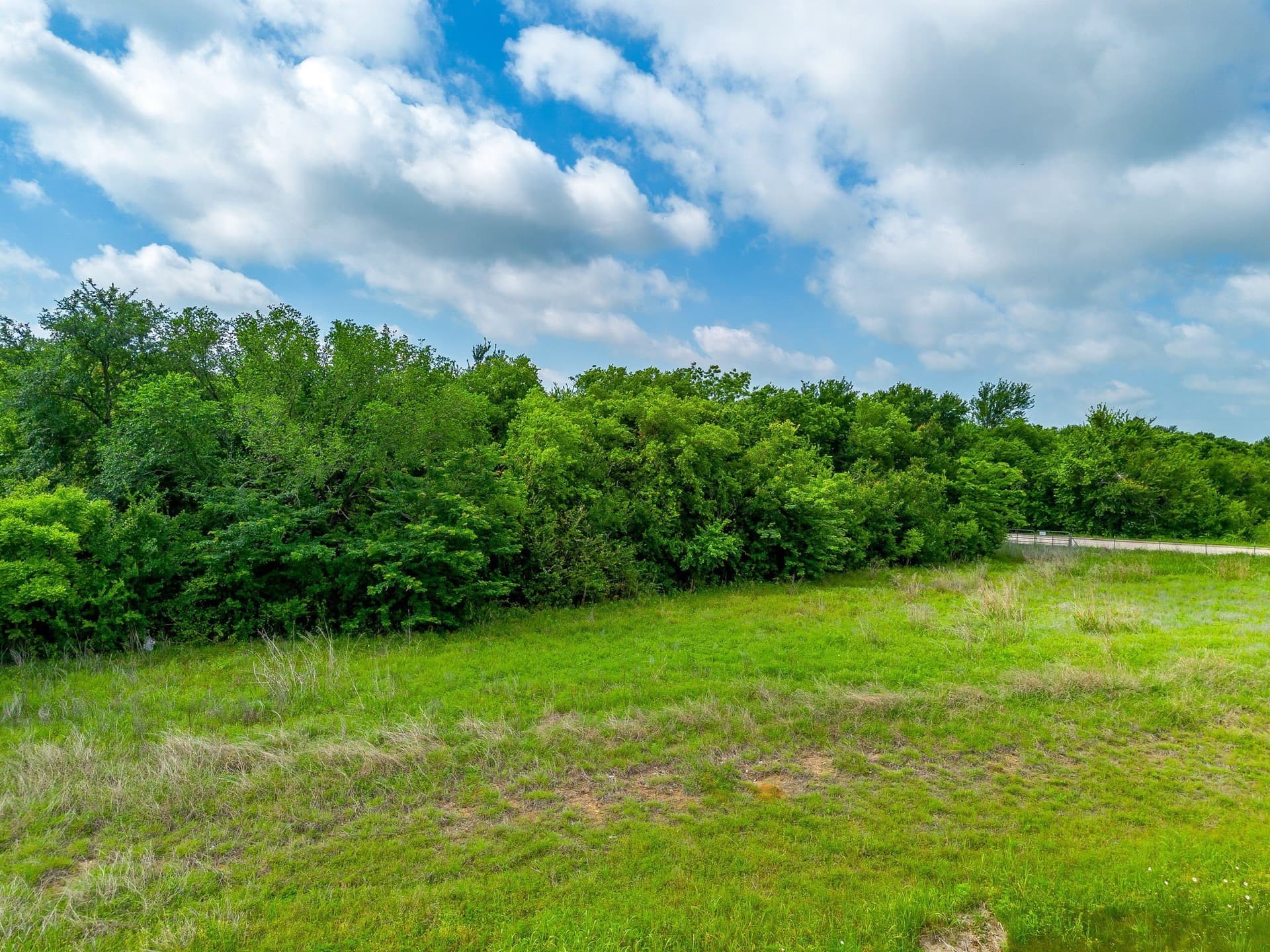 1 acres in Johnson County gallery image 4