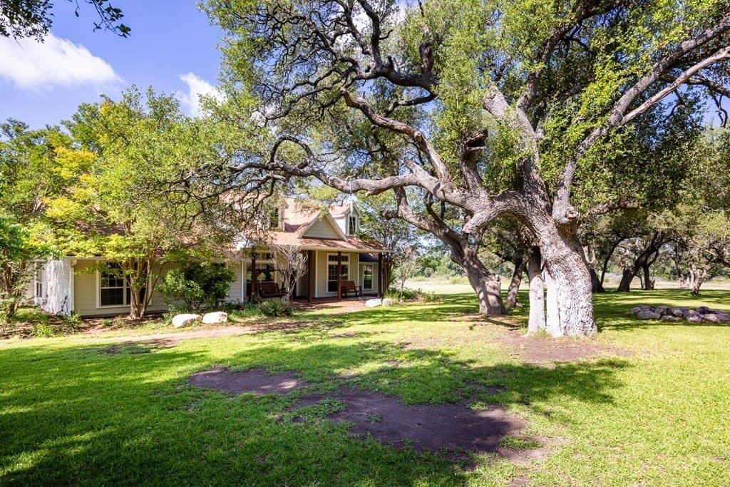 10 acres in Gillespie County gallery image 4