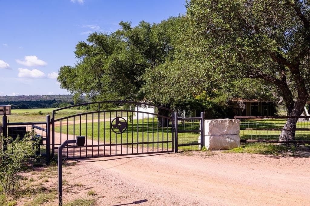10 acres in Gillespie County - photo 41