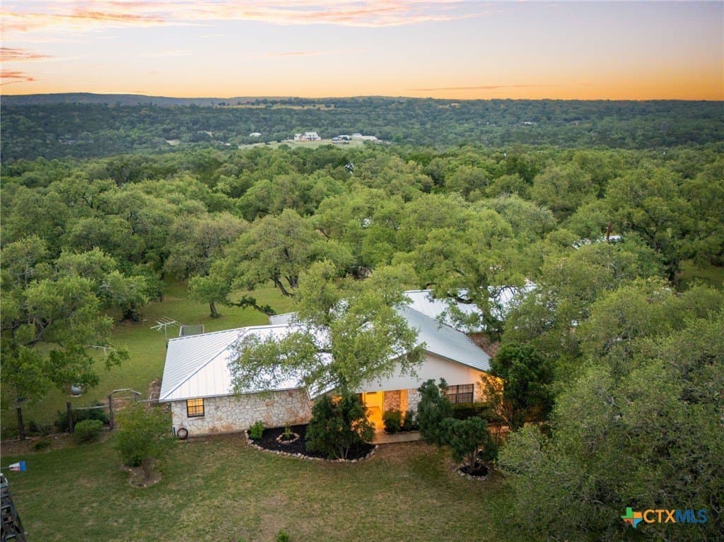 10 acres in Comal County