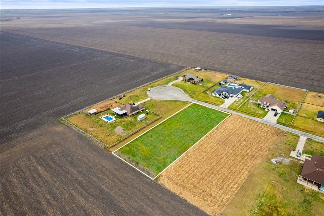 1.01 acres in Nueces County gallery image 3