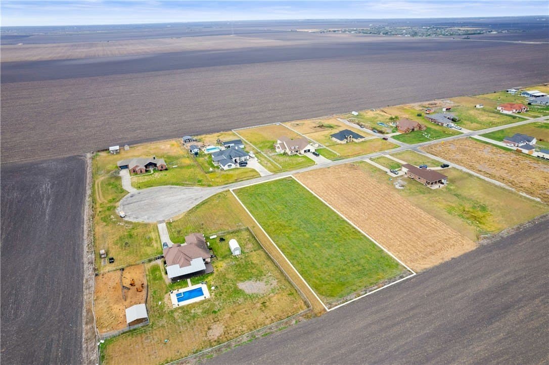 1.01 acres in Nueces County gallery image 2