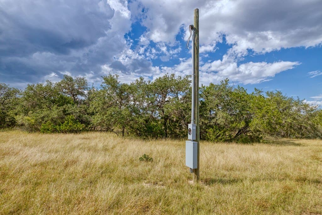 35.71 acres in Edwards County gallery image 4