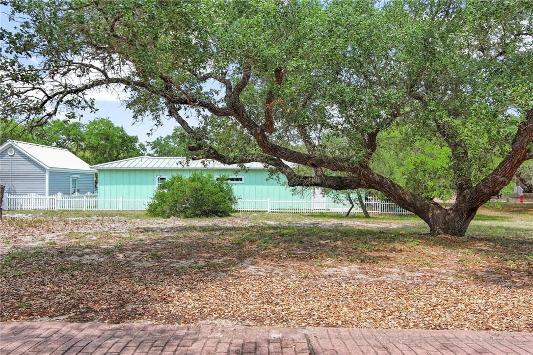 0.09 acres in Aransas County - photo 2