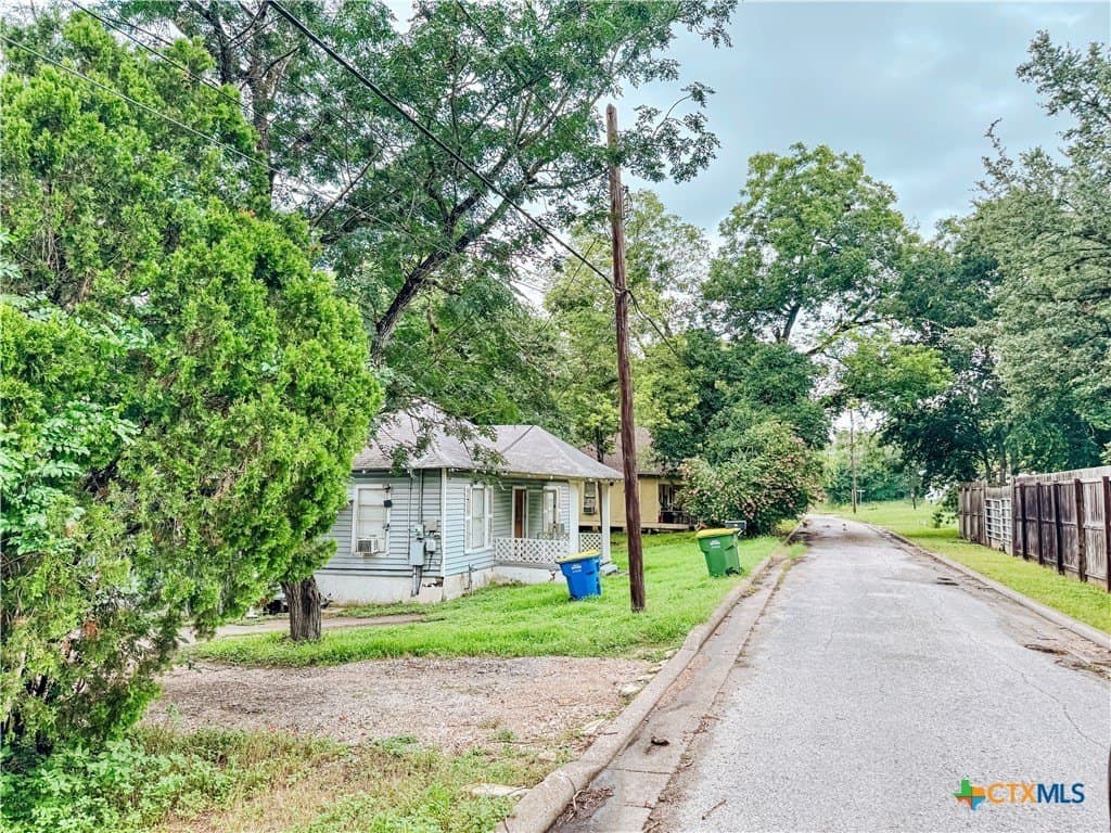 0.1 acres in Gonzales County - photo 10