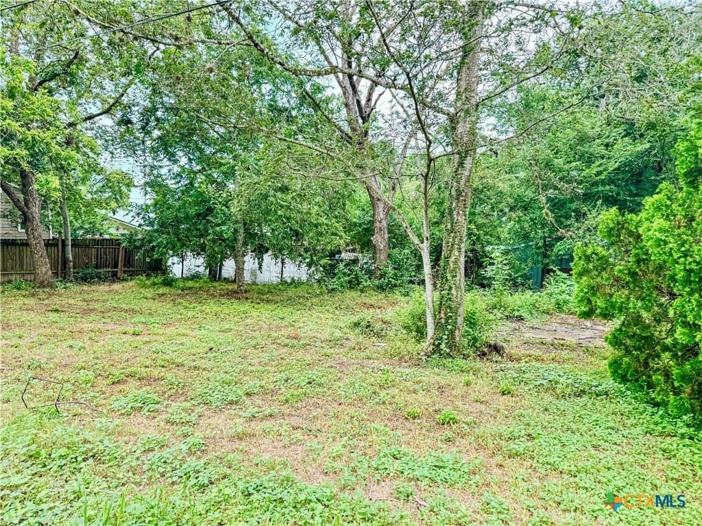 0.1 acres in Gonzales County - photo 8