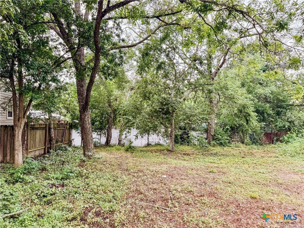 0.1 acres in Gonzales County - photo 6