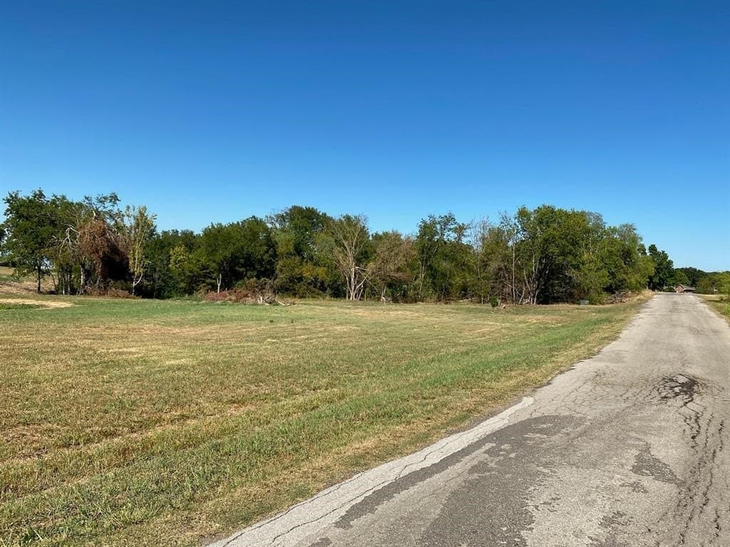 0.6 acres in Navarro County gallery image 2