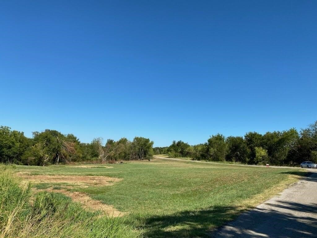 0.6 acres in Navarro County