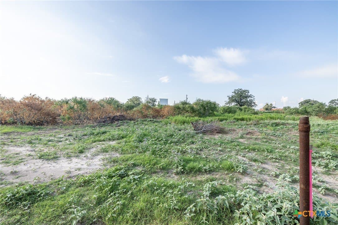 1.63 acres in Gonzales County - photo 10