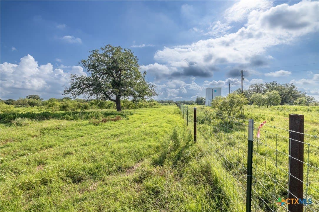 1.63 acres in Gonzales County - photo 9