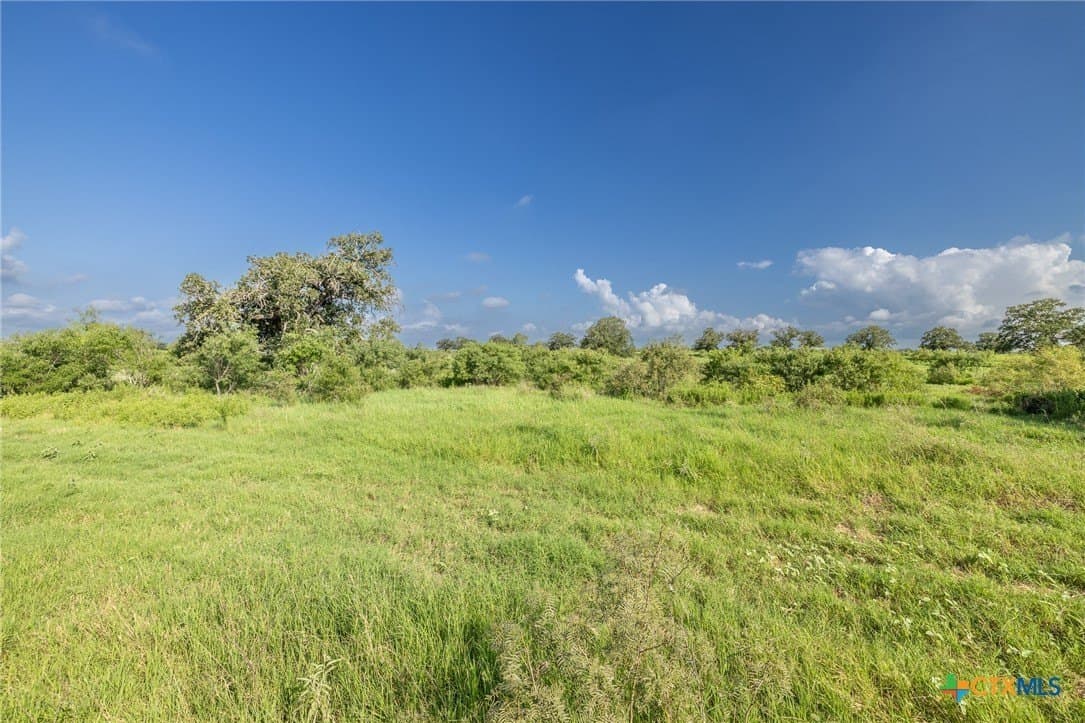 1.63 acres in Gonzales County - photo 4