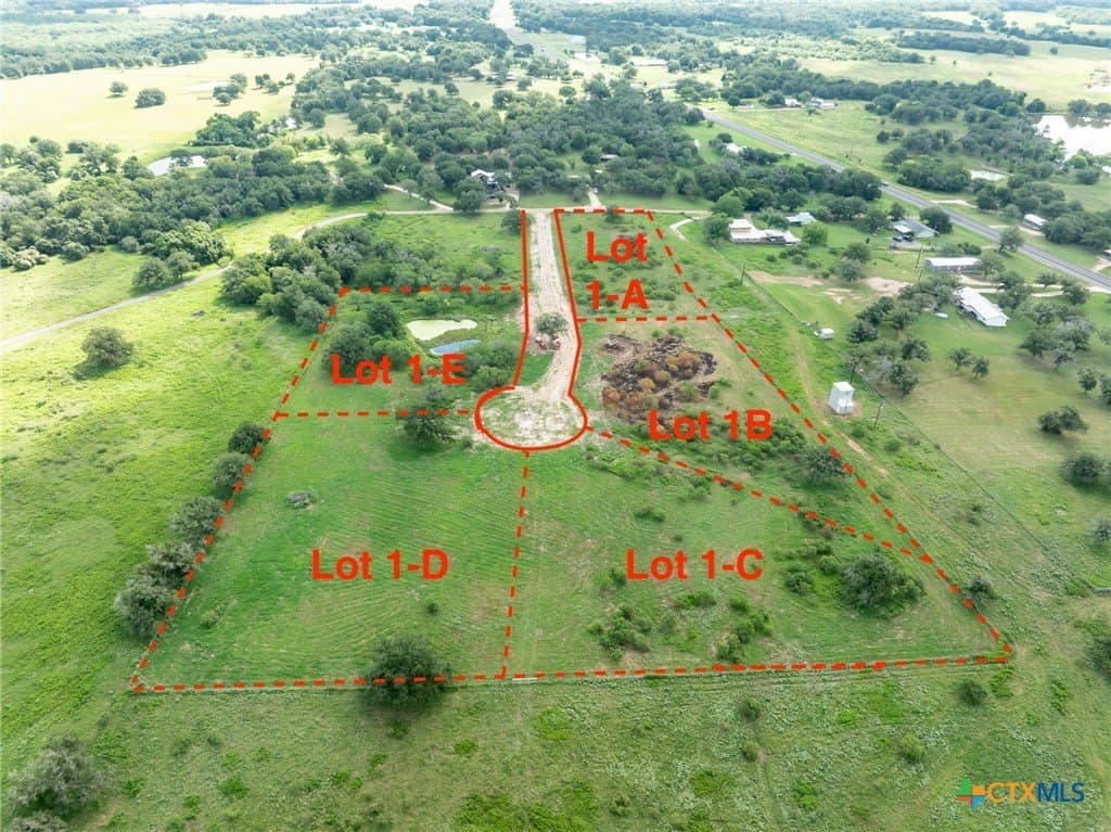 1.63 acres in Gonzales County - photo 2