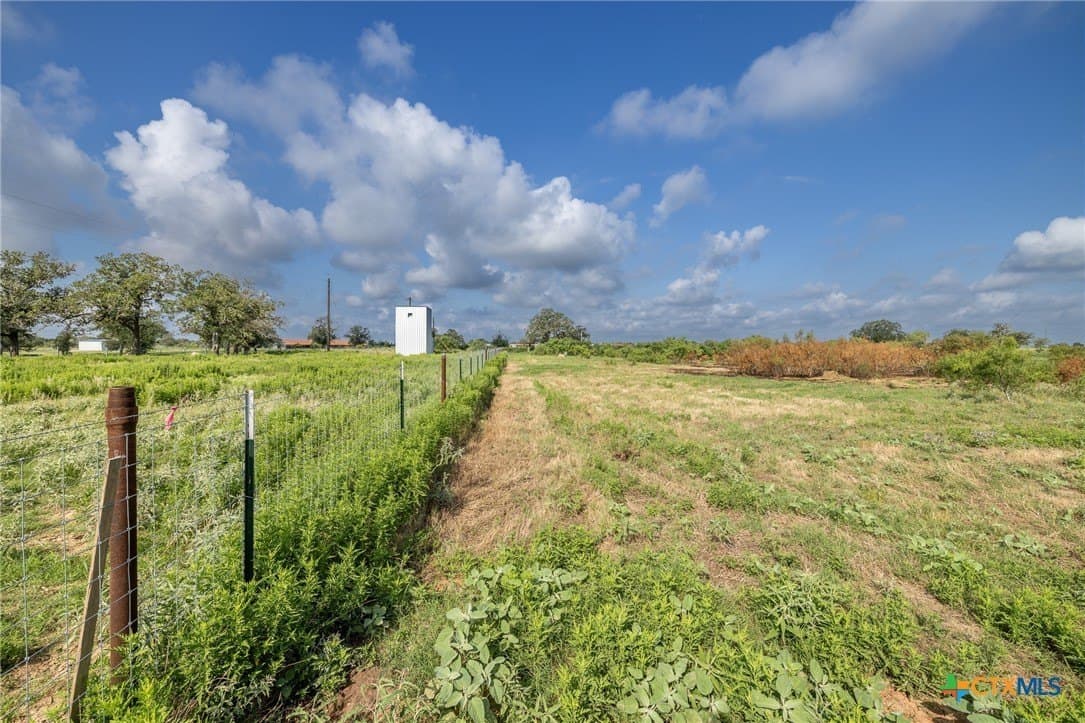 1.63 acres in Gonzales County - photo 7
