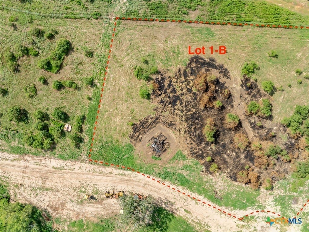 1.63 acres in Gonzales County - photo 3