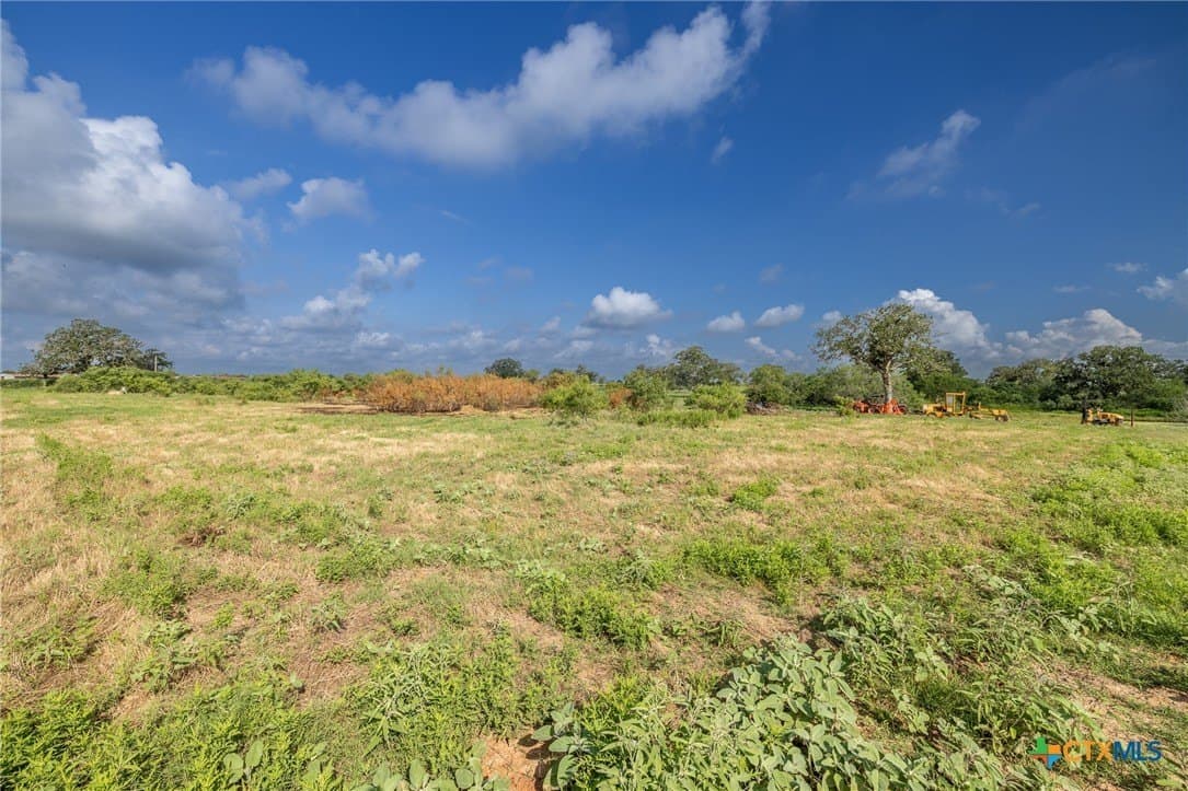 1.63 acres in Gonzales County - photo 8