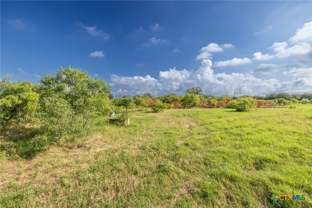 1.63 acres in Gonzales County - photo 5