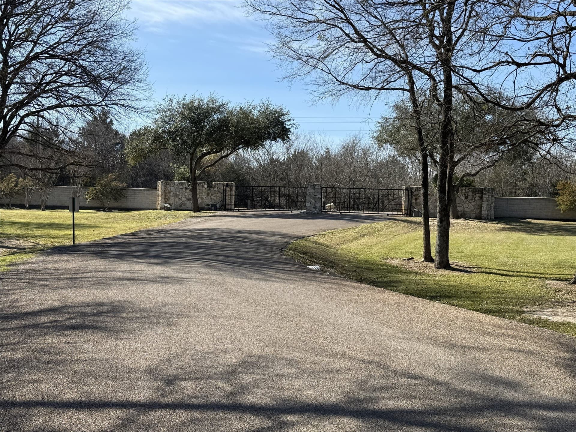 0.65 acres in Navarro County - photo 34