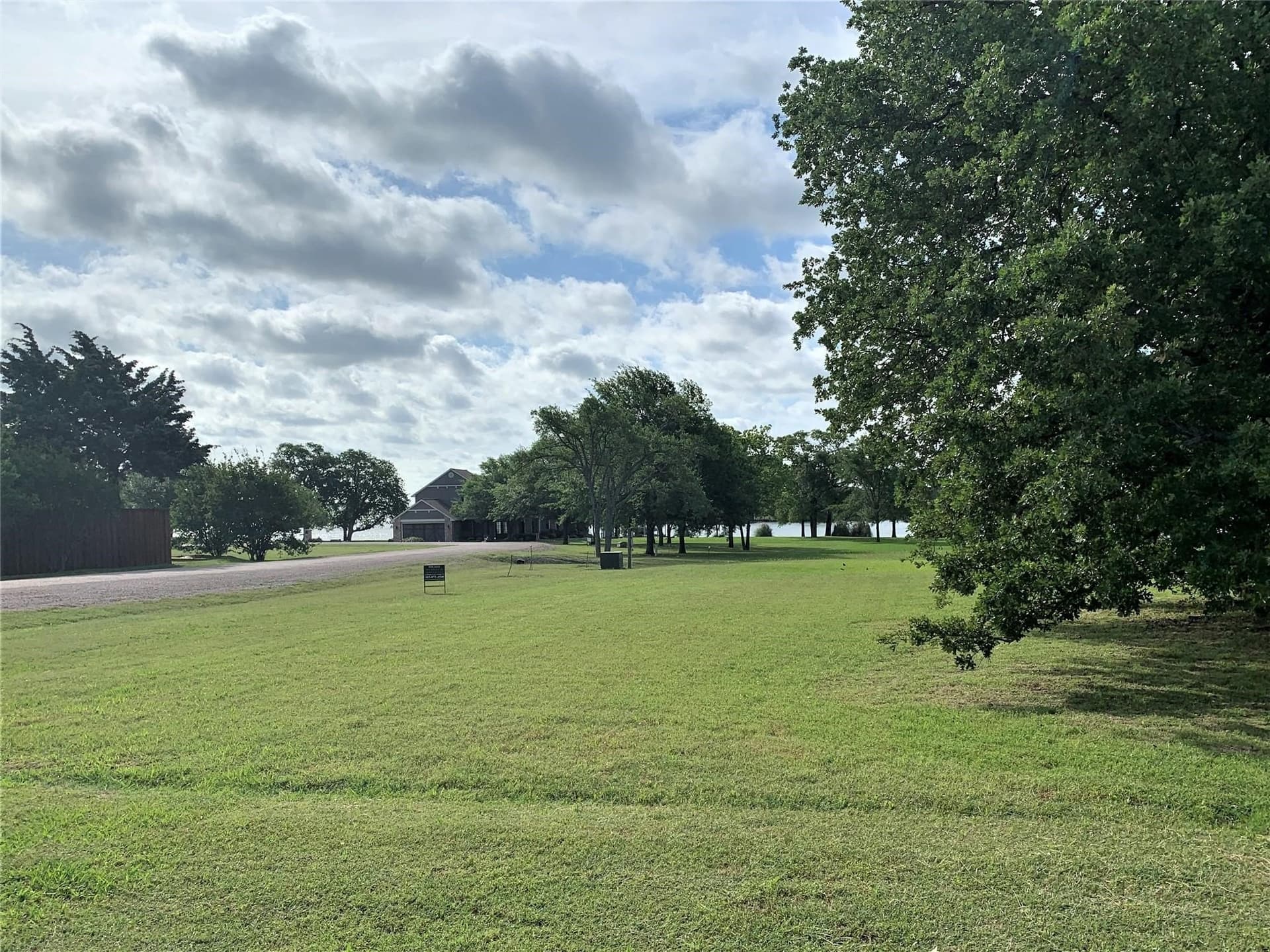 0.65 acres in Navarro County - photo 33