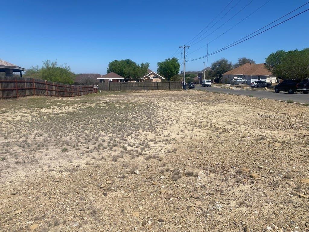 0.2 acres in Maverick County gallery image 3